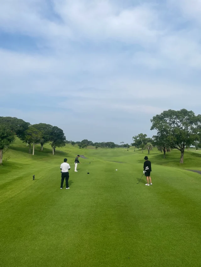 5月大好評だった初コンペに続き、本日はハイビスカスゴルフクラブにて第1回　森塗装・秋の交流戦⛳️が行われます！
4組→社員5名、協力業者様8名にご参加いただきました。
エンジョイゴルフで交流を深めていきます！

#森塗装株式会社 #森塗装 #宮崎市
#塗装 #塗装工 #ペンキ屋 #paint #painter
#橋梁塗装 #橋 #橋梁 #塗り替え
#宮崎県宮崎市 #ハイビスカスゴルフクラブ
#ゴルフ #ゴルフコンペ #自社コンペ
#ゴルフ好き #エンジョイゴルフ
t.u