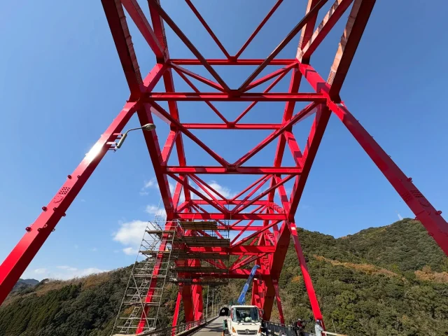 今回(令和6年度その5)も無事故無災害で工事を終えました。猛暑で非常に厳しい状況での工事でしたが、何事もなく完工できたのは下請けの皆さんのおかげです！
ありがとうございました！
あともう1工区残ってますが、着工はもう少し先になりそうです。
#森塗装株式会社 #森塗装 #宮崎市
#塗装 #塗装工 #ペンキ屋 #paint #painter
#橋梁塗装 #橋 #橋梁 #塗り替え
#干支大橋 #宮崎県延岡市
#おわりのはじまり
t.u